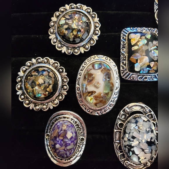 SOLD-Lot of 11pc beautiful natural cameo shell rings - Picture 2 of 3